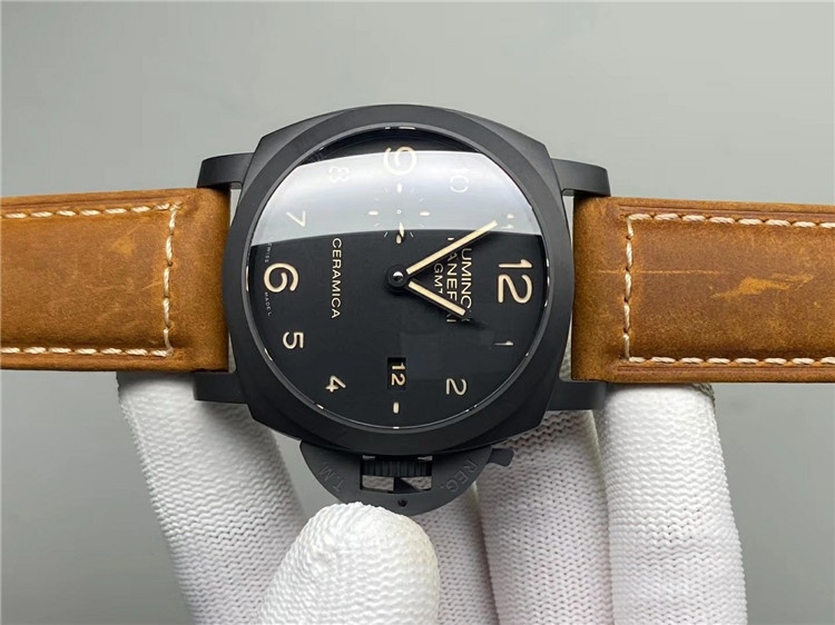 VS厂441是沛纳海(PANERAI)中最畅销的款式腕表表镜