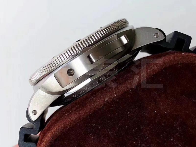 VS厂沛纳海特别版系列PAM719钛金属腕表侧面